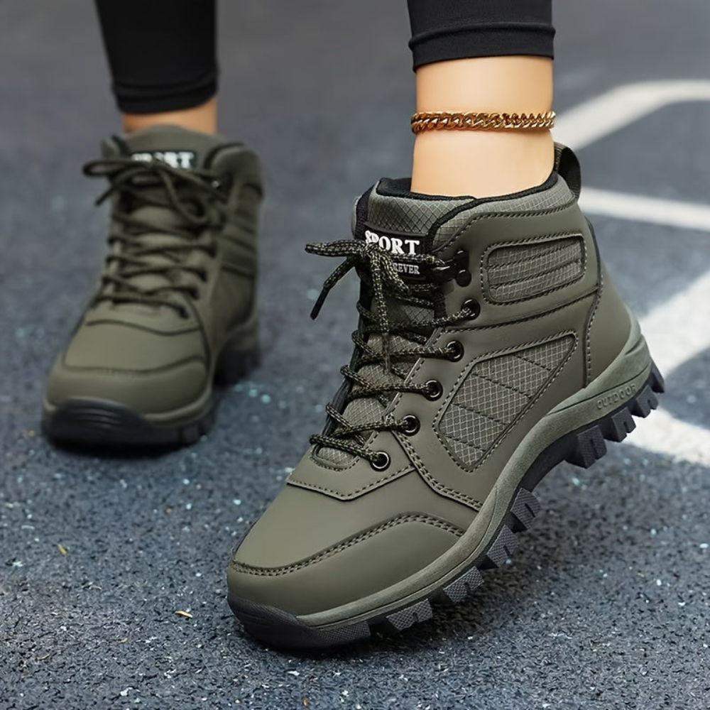 Unisex outdoor shoe with laces and a treaded sole