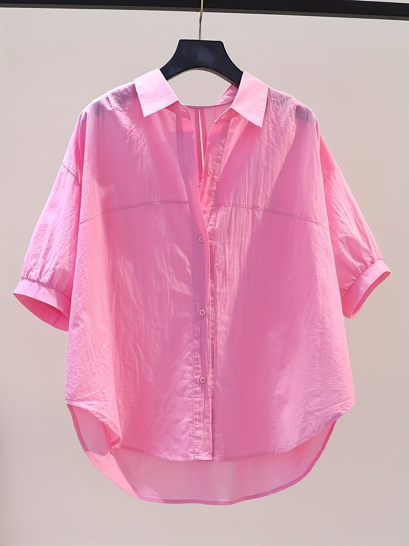 Women's Oversized Blouse Shirt with High-Low Hem and Short Sleeves – Fashionable Office and Casual Look
