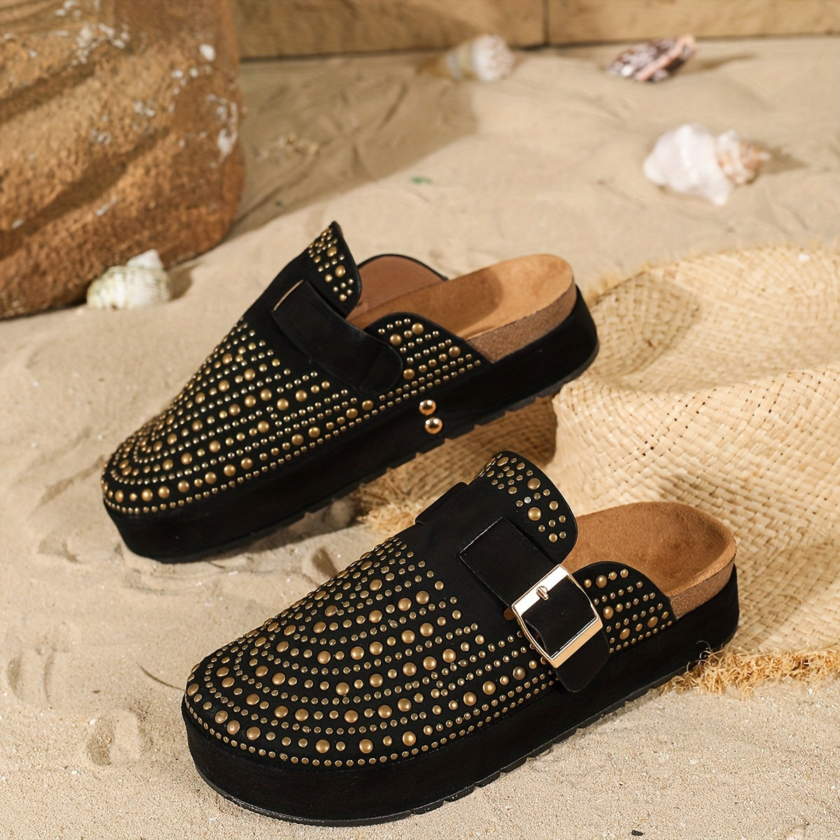 Women's platform shoes with studs – fashionable clogs for everyday and leisure use