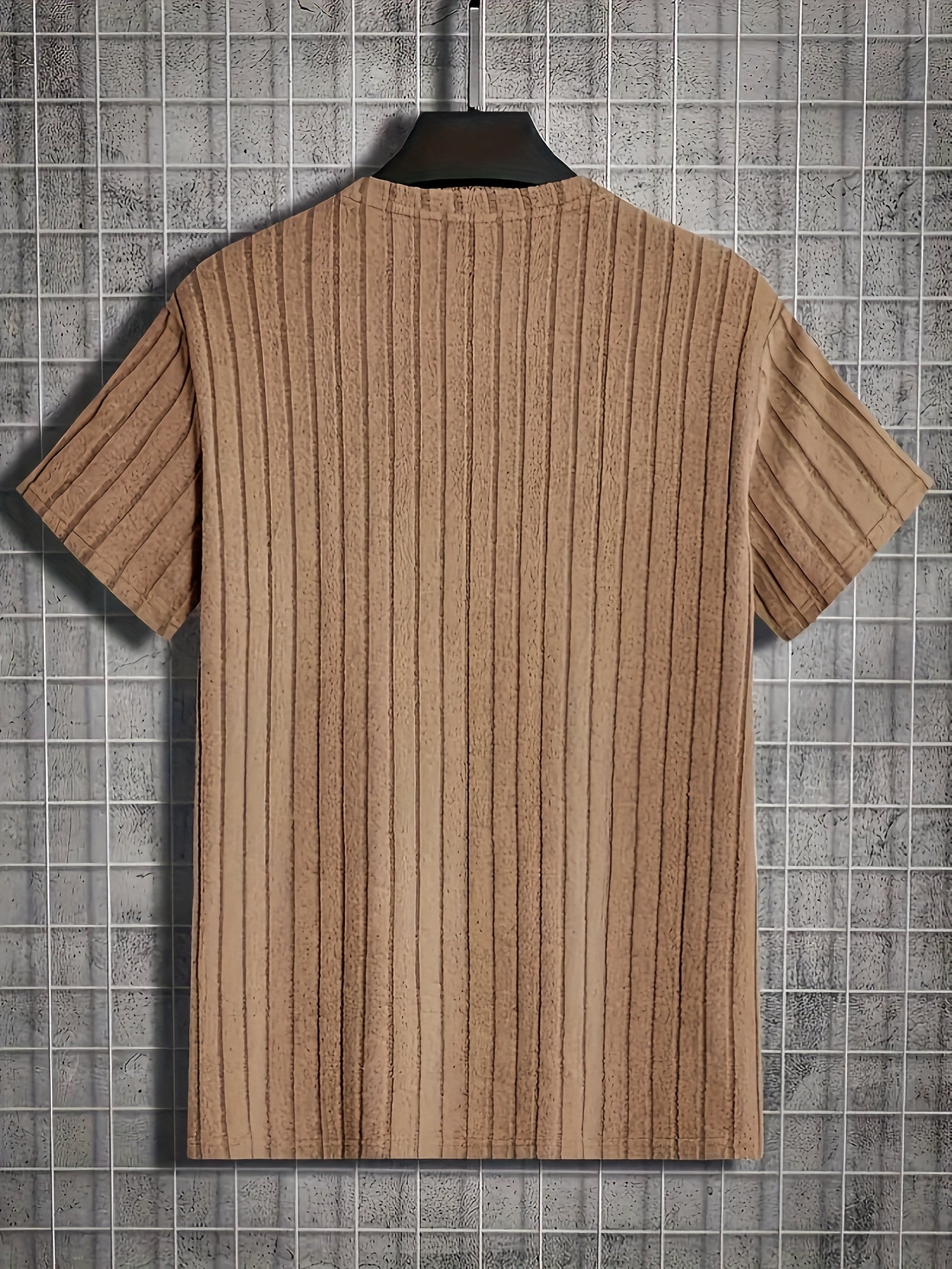 Men's T-Shirt with Vertical Texture Pattern – Modern Short-Sleeve Shirt for Everyday and Leisure