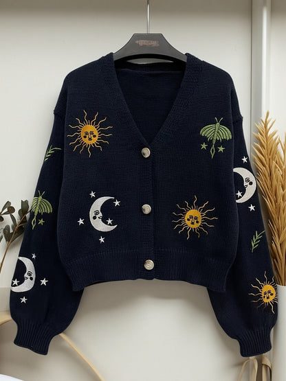 Cardigan Strickjacke mit Sonnen-, Mond- & Mottenstickerei