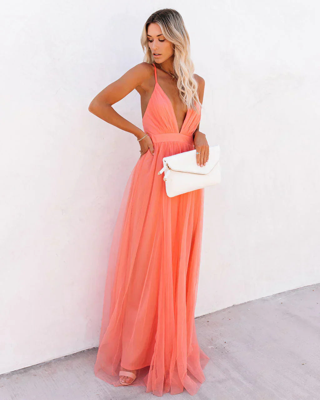 Women's Long Dress Elegant Summer Celebration Evening Wear with Thin Shoulder Straps and V-Neckline