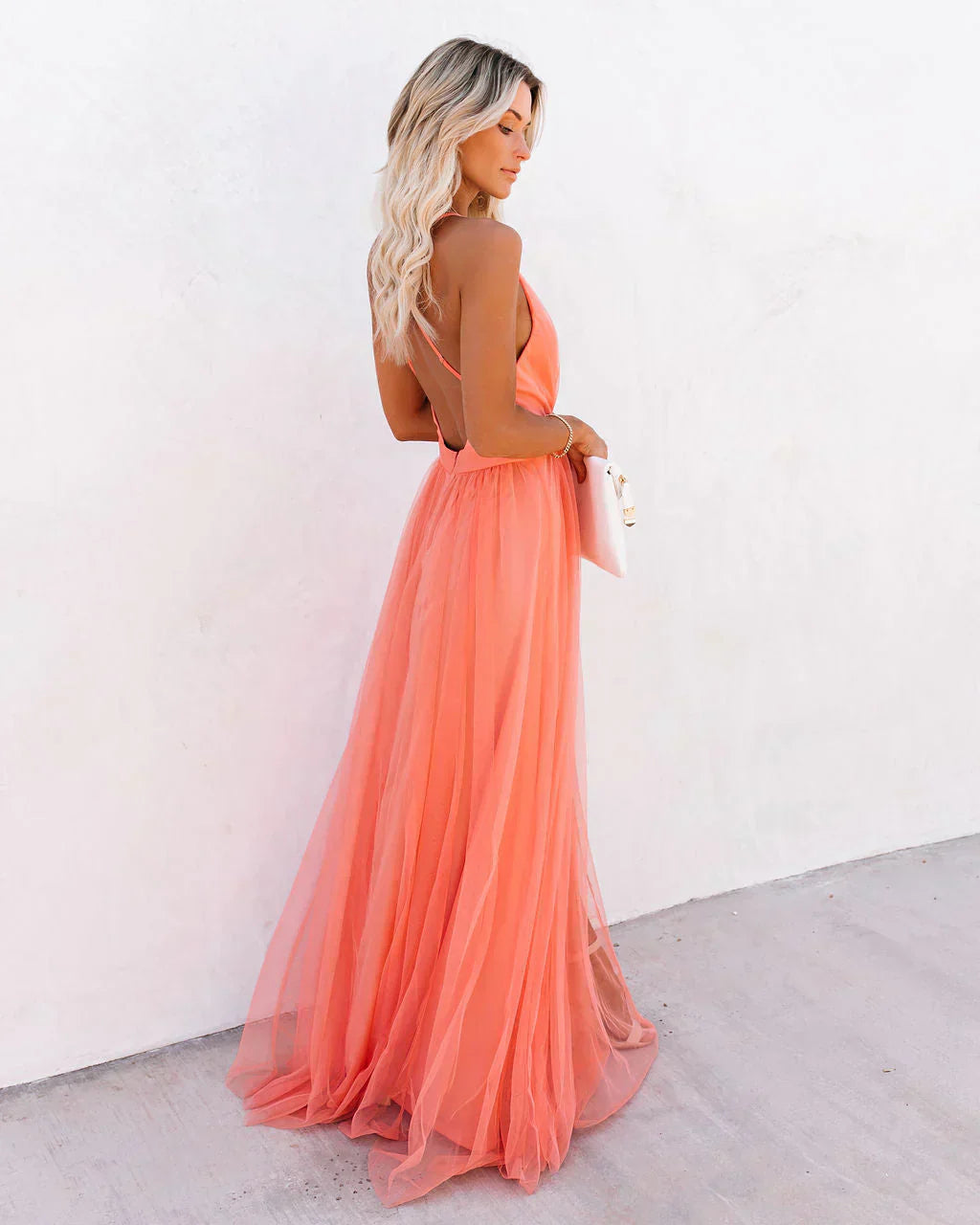 Women's Long Dress Elegant Summer Celebration Evening Wear with Thin Shoulder Straps and V-Neckline