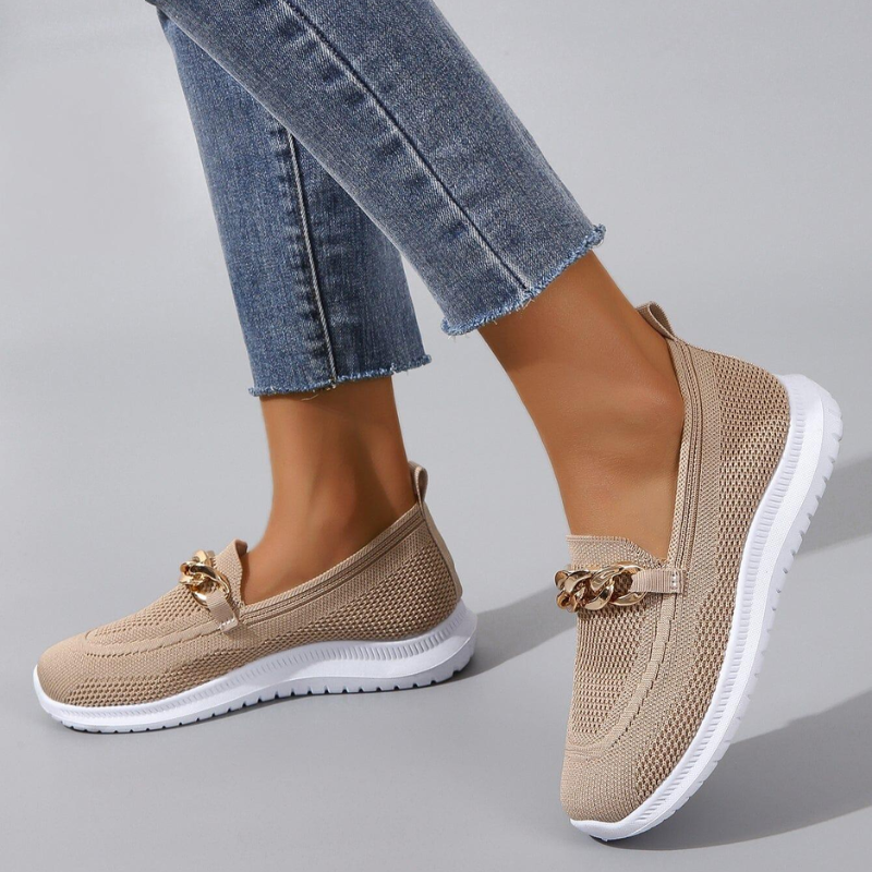 Women's Comfortable Slip-on Shoes with Chain Decoration – Fashionable Slip-ons for Everyday and Leisure Use