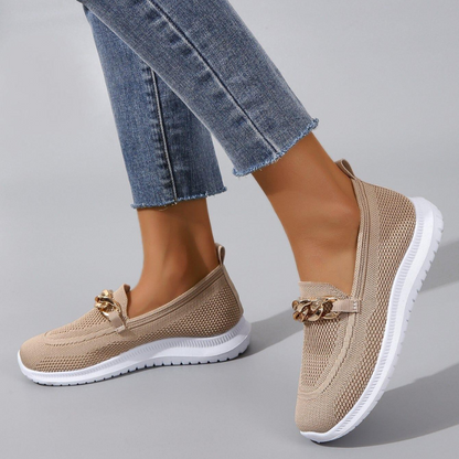 Women's Comfortable Slip-on Shoes with Chain Decoration – Fashionable Slip-ons for Everyday and Leisure Use