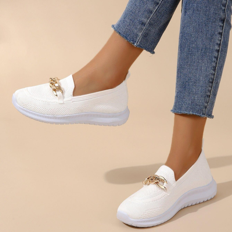 Women's Comfortable Slip-on Shoes with Chain Decoration – Fashionable Slip-ons for Everyday and Leisure Use